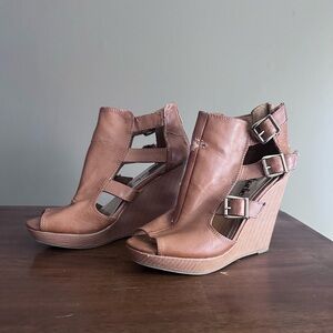 Charming Charlie Wedge Shoes with Side Zipper Size 7.5 Carmel Wedge Heel